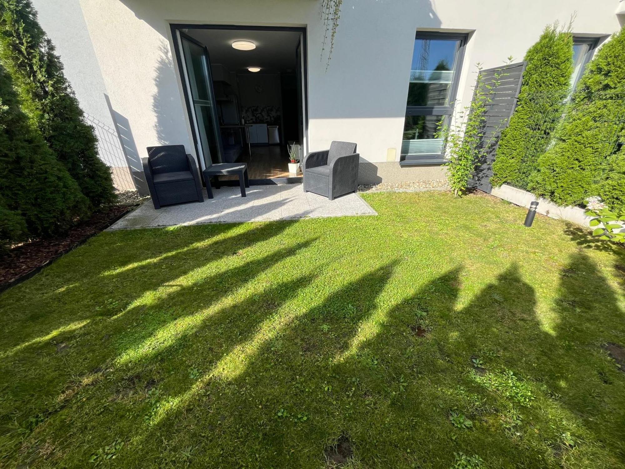 2 Tyskie Apartamenty Z Ogrodkiem Tychy Eksteriør bilde